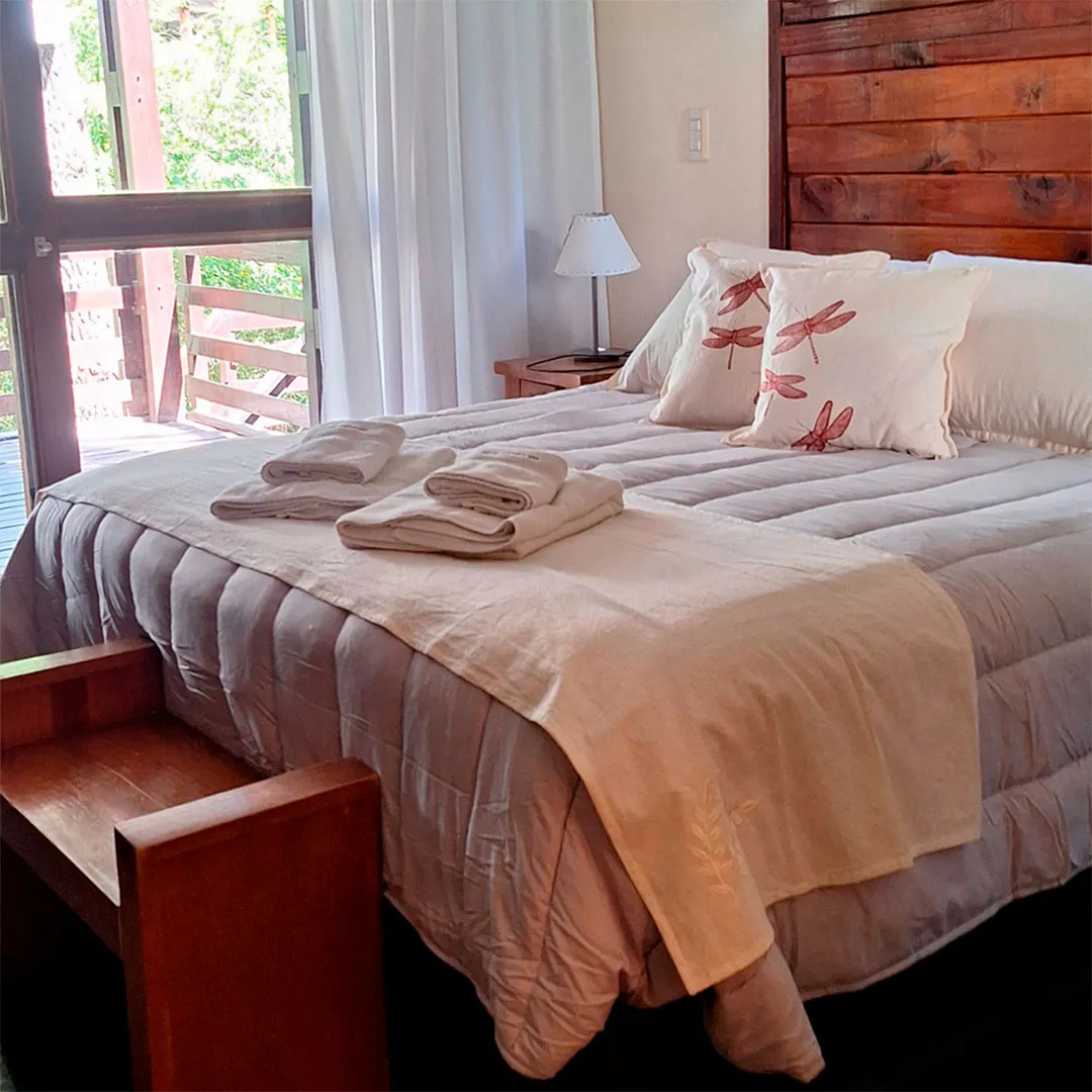 Dormitorio luminoso de la cabaña 2 ambientes 1 planta