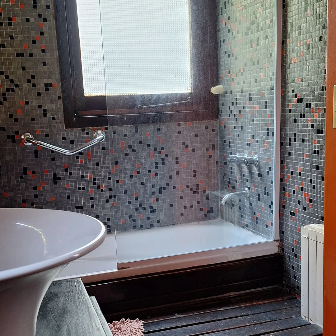 Baño de planta alta de la cabaña 2 ambientes 2 plantas