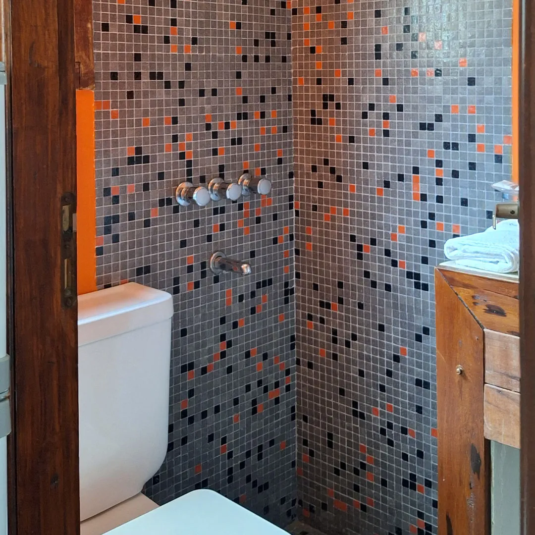 Baño de planta baja de la cabaña 2 ambientes 2 plantas