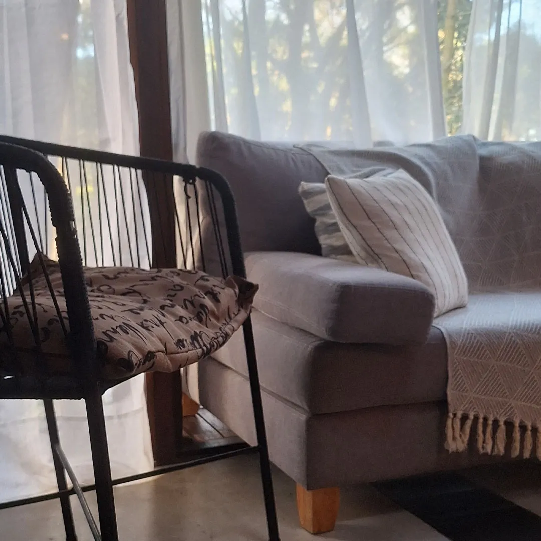Sala de estar de la cabaña 3 ambientes 1 planta