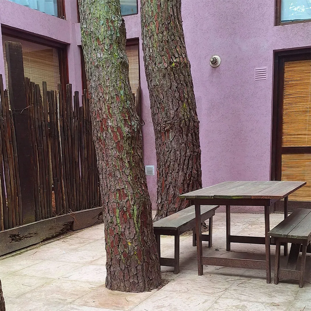 Patio con parrilla de la cabaña 3 ambientes 2 plantas